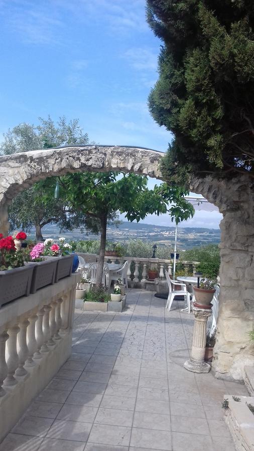 Le Saint Victor Hotell Mirabel-aux-Baronnies Exteriör bild