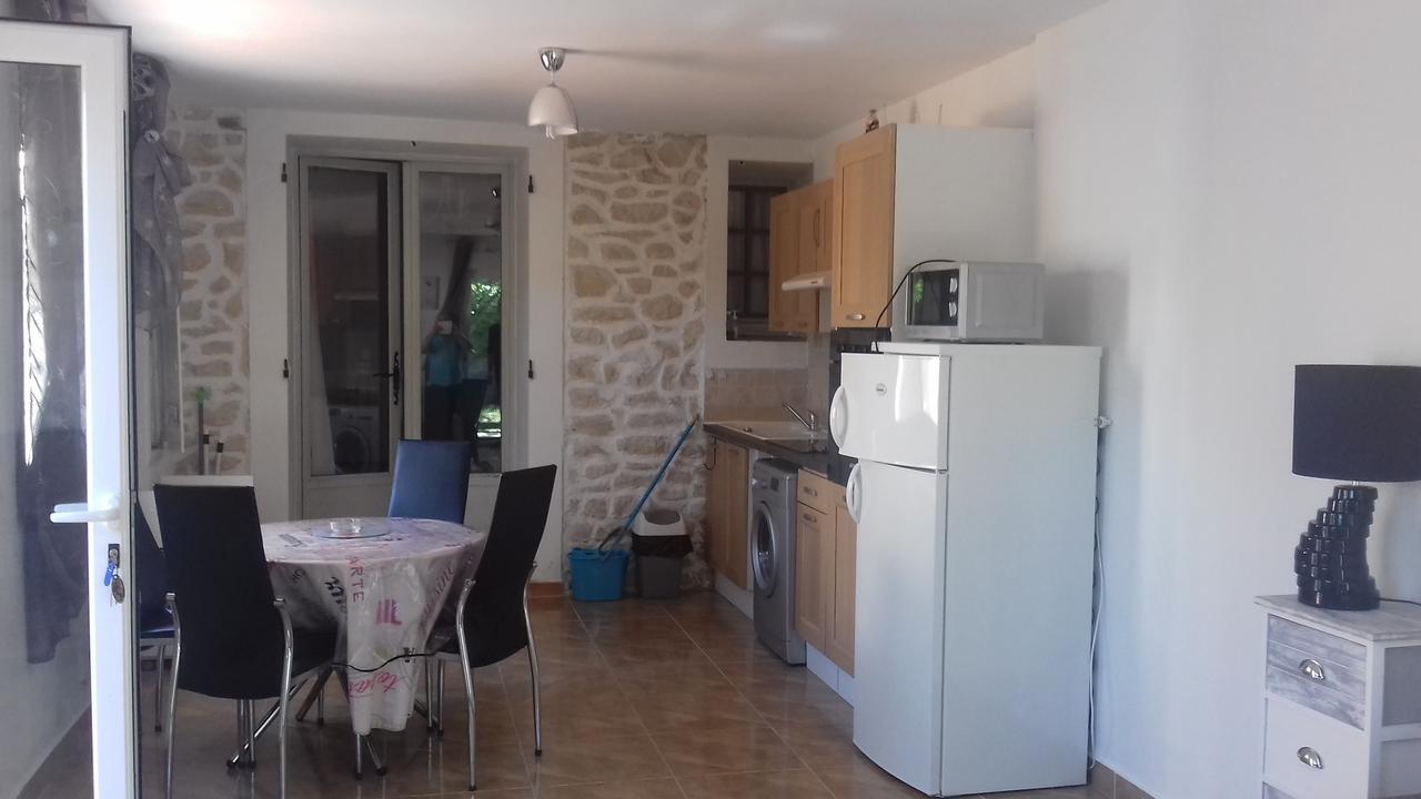 Le Saint Victor Hotell Mirabel-aux-Baronnies Exteriör bild