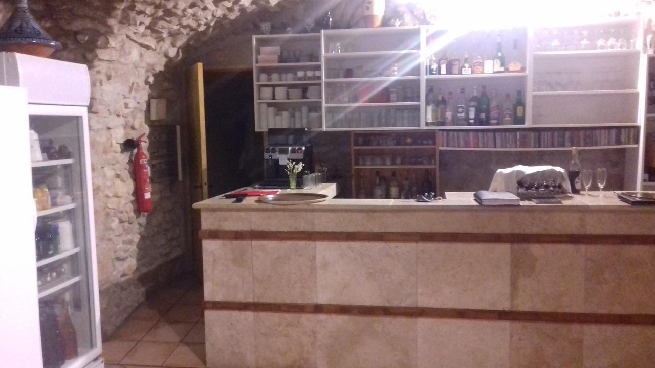 Le Saint Victor Hotell Mirabel-aux-Baronnies Exteriör bild